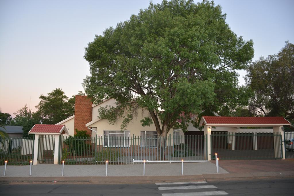 Blue Crane Guest House Bloemfontein Exteriör bild